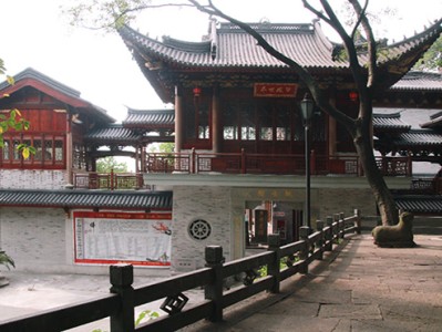 在寺院古建筑設(shè)計中營造莊嚴布局與修行環(huán)境